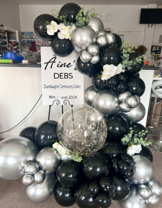 Black with silver Easel